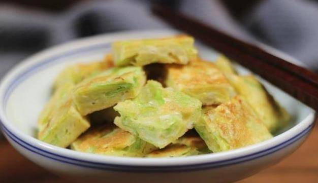 关键|早餐，做这款鸡蛋饼给家人吃，增强免疫力，预防感冒，营养又美味