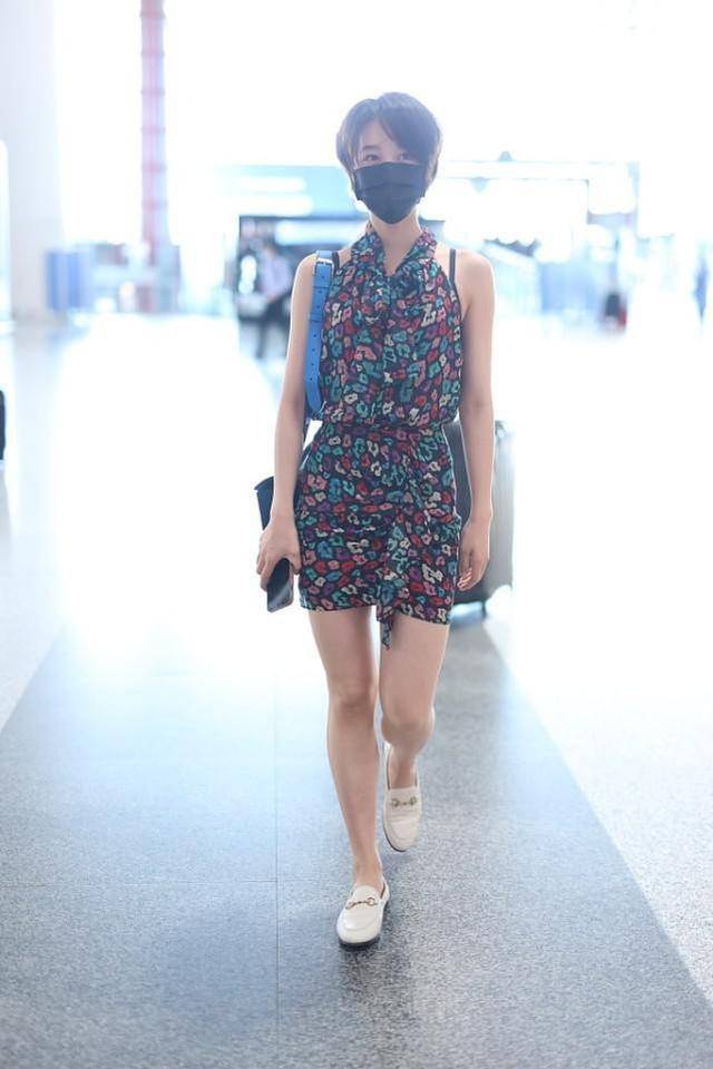 身材|蓝盈莹真是身材管理达人,单层紧身裙都有“褶”,松垮感挺明显