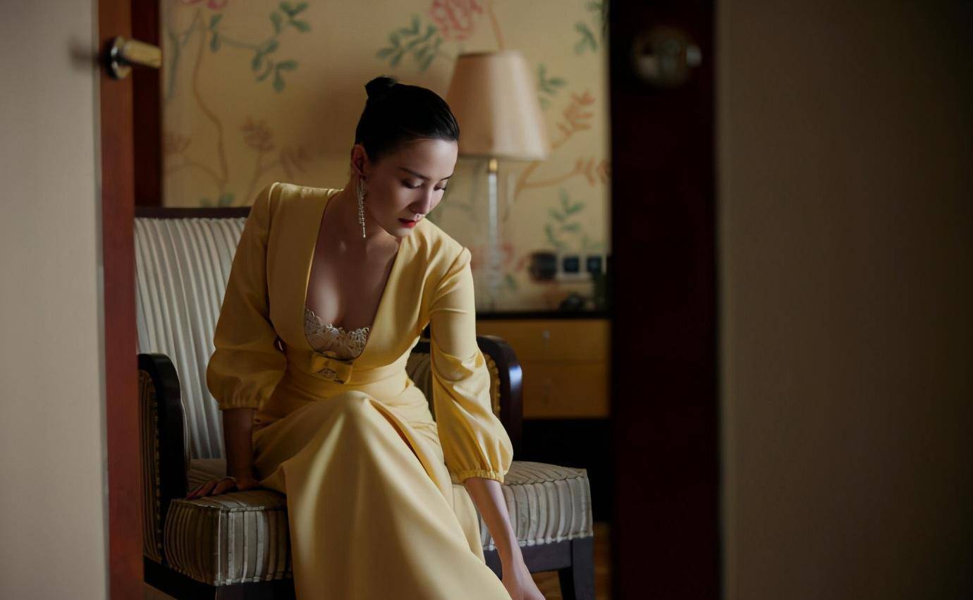 宋佳美|被宋佳美到了，两款连衣裙演绎两种风格，一般人学不来
