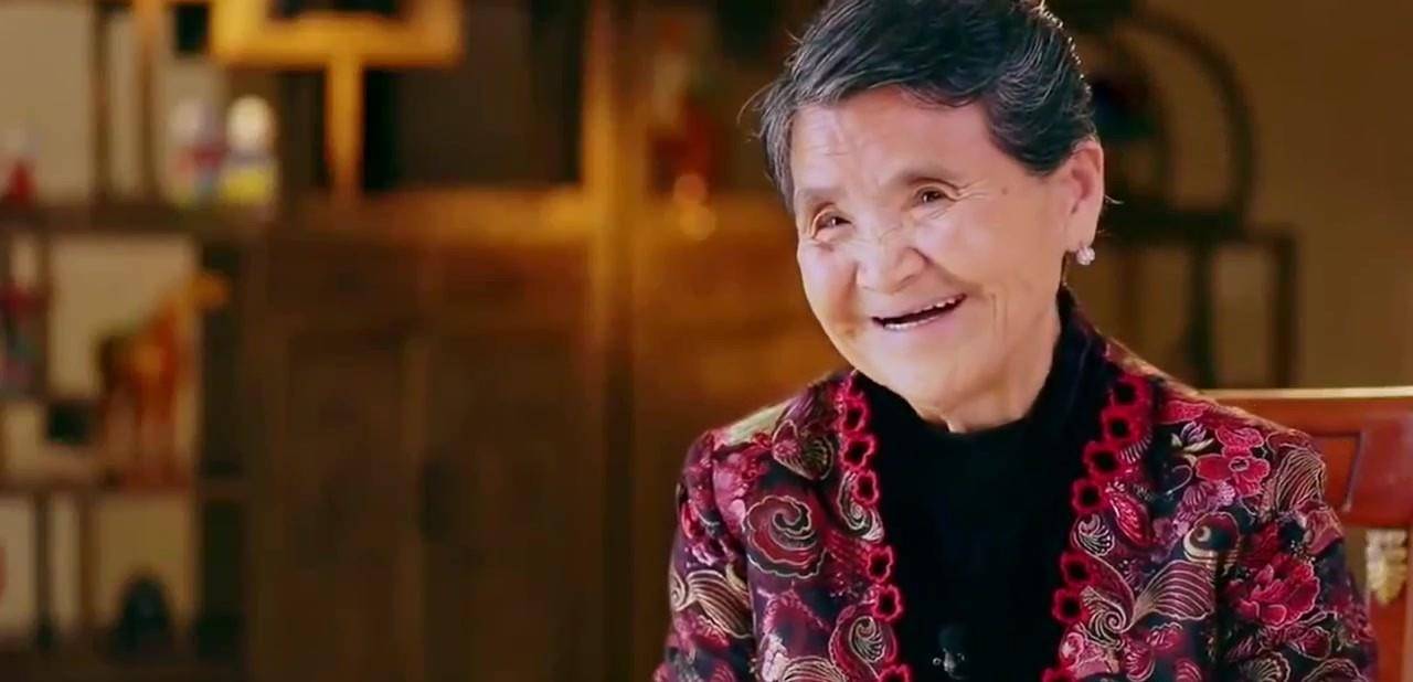 缺点|开播11期,拿放大镜终于找到黄圣依婆婆的缺点,这毛病媳妇都难忍