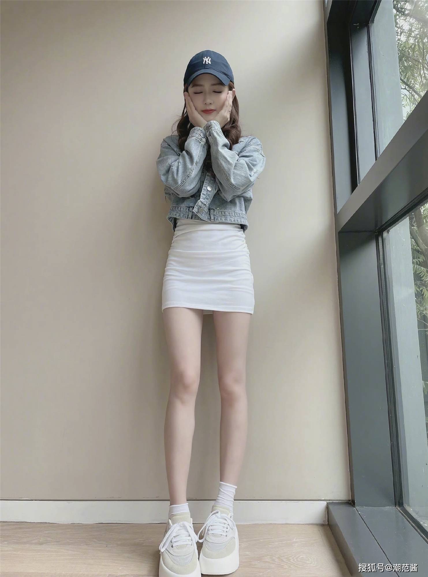 短裙|泡泡袖、小碎花烂大街？跟欧阳娜娜学不会撞衫款裙装穿搭术