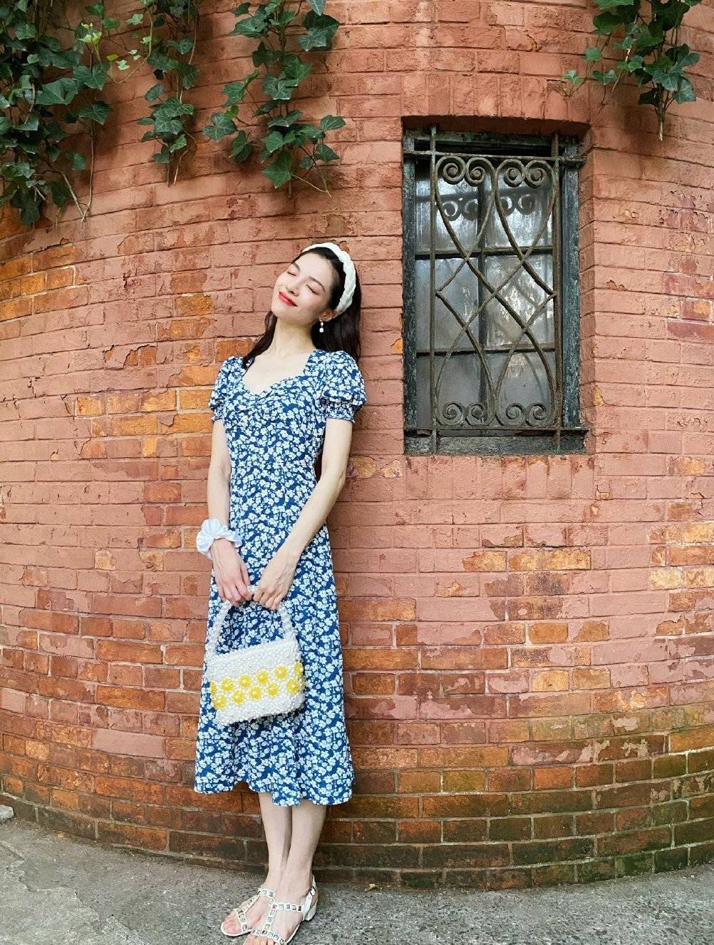 娜比|清纯甜姐蒋梦婕穿紧身透视裙撞衫Jennie，这样的她更有韵味了!