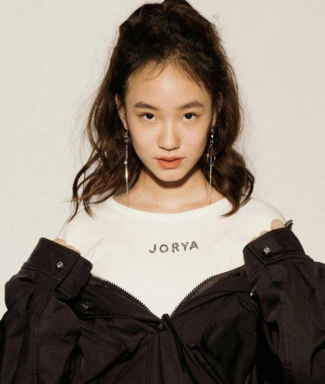 黑色|小S有盼头了!仨女儿太时髦,大女儿资源爆棚二女儿不再是小透明