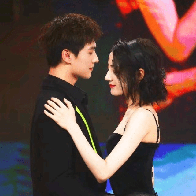 男女|热巴和杨洋过气了吧！双顶流也打不出《荣耀》开局