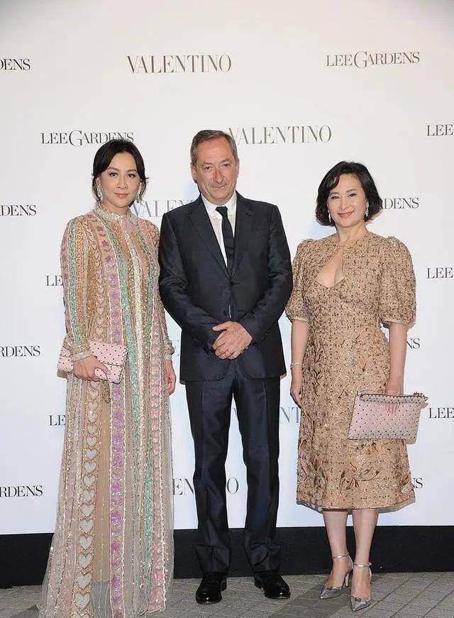 身材|太瘦了也不好，陈慧琳撞衫何超琼撑不起衣服，输了气质又输身材