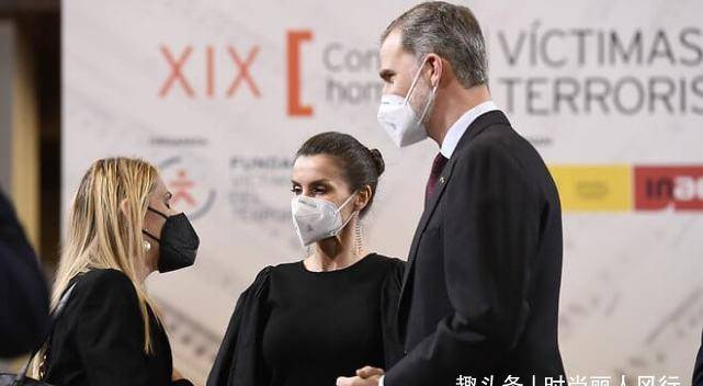 纸片人|西班牙国王夫妇合体亮相！莱后穿情侣装太甜，纸片人身材看着心疼