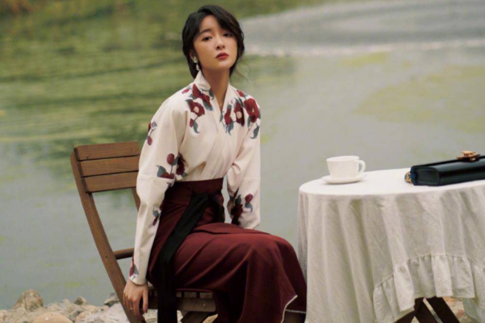 举手投足|23岁徐娇秀古风穿搭,举手投足间透露着优雅气质,太适合古装了