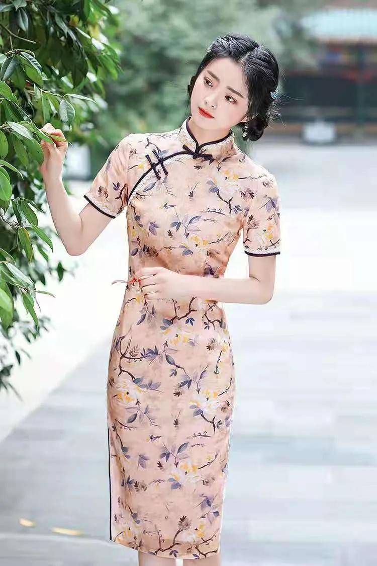 颜色|现代日常改良旗袍要这样搭配，气质贤淑瞬间提升，让你优雅又动人