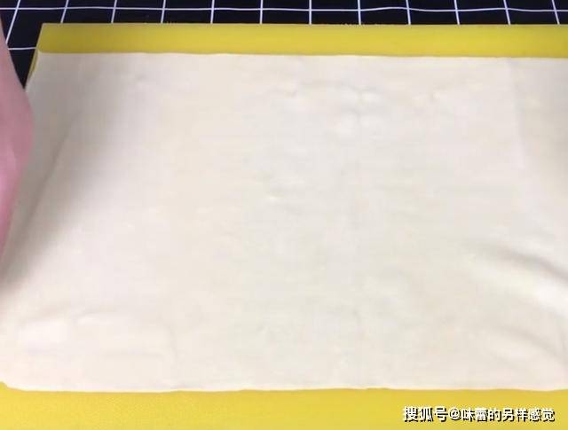 做法|1张豆腐片加些猪肉馅，抹匀铺平不炒不炖，出锅香气扑鼻真好吃