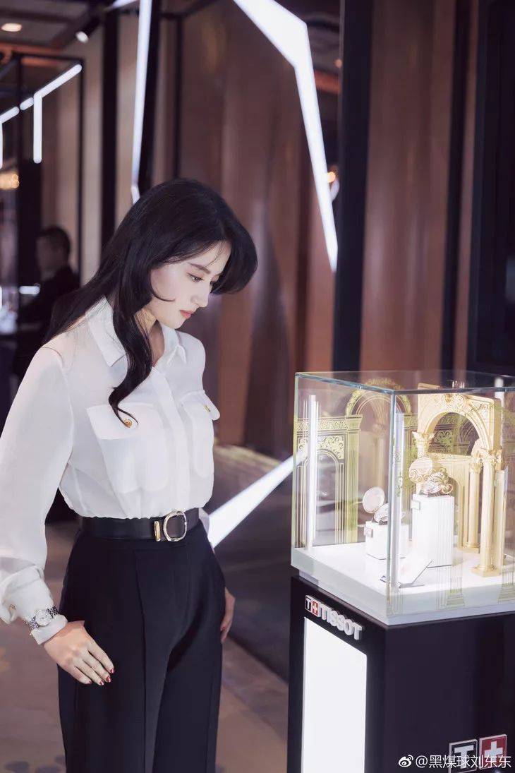 赵佳丽|早秋最时髦的衬衫,你get了几件?