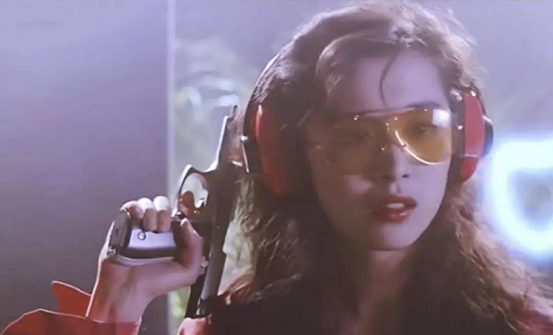 黑色|王祖贤30年前的穿搭怎么样？用香奈儿的话形容她，没人反对吧？
