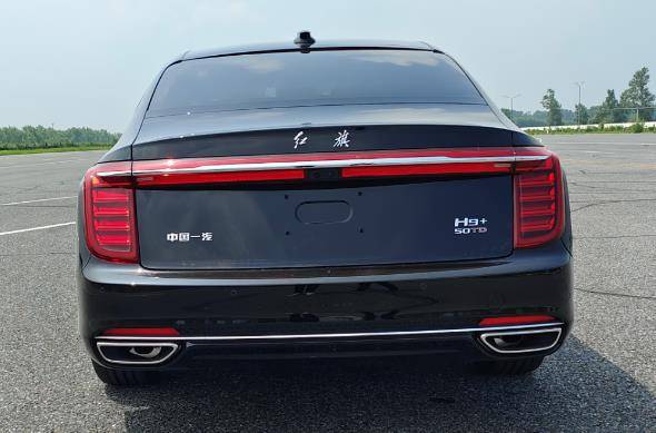 红旗h9曝光轴距加长至3260mm原厂可选双拼车身动人吗