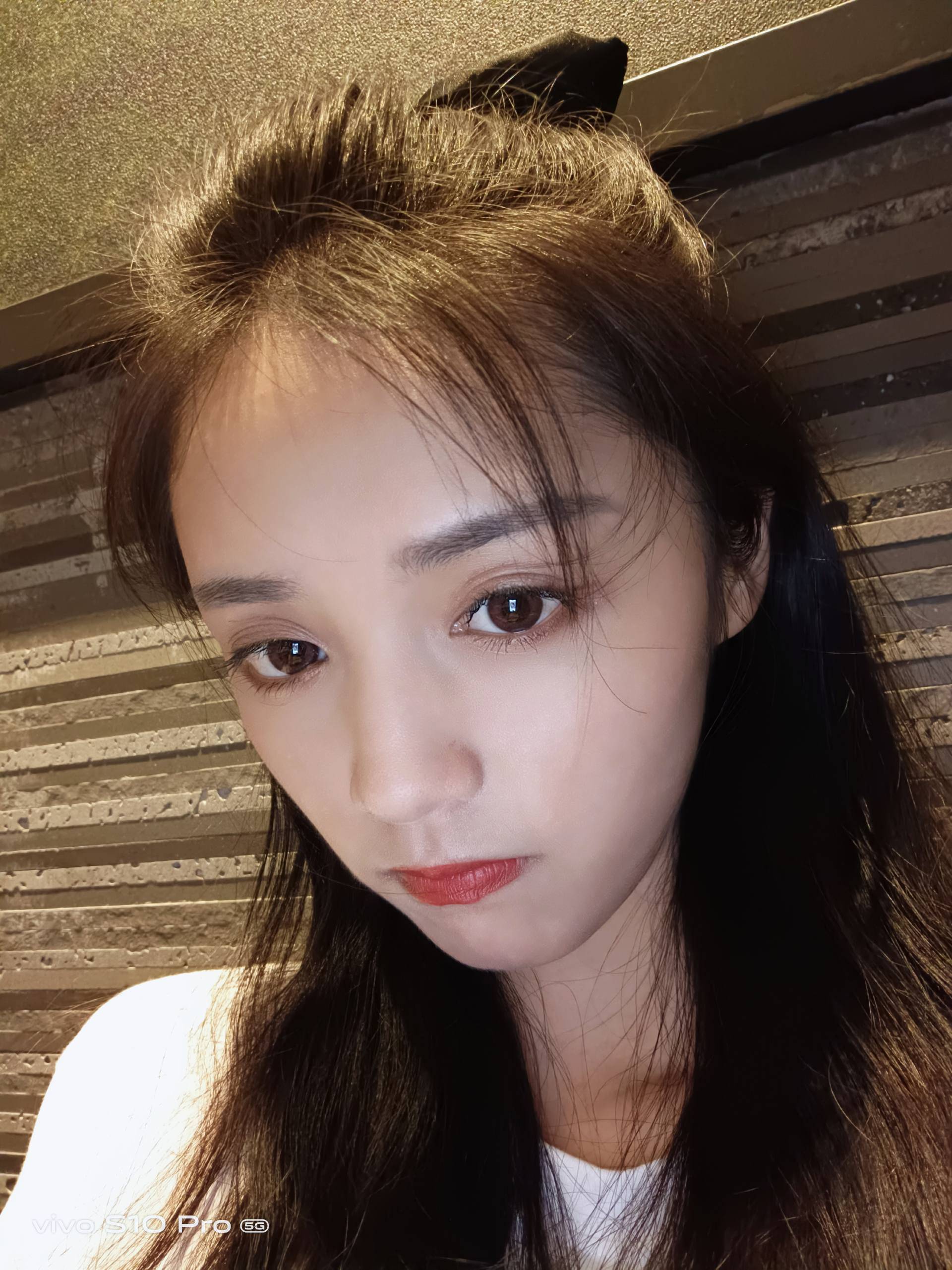 小姐姐钟爱的裸妆感自拍,一部vivo s10 pro就能实现