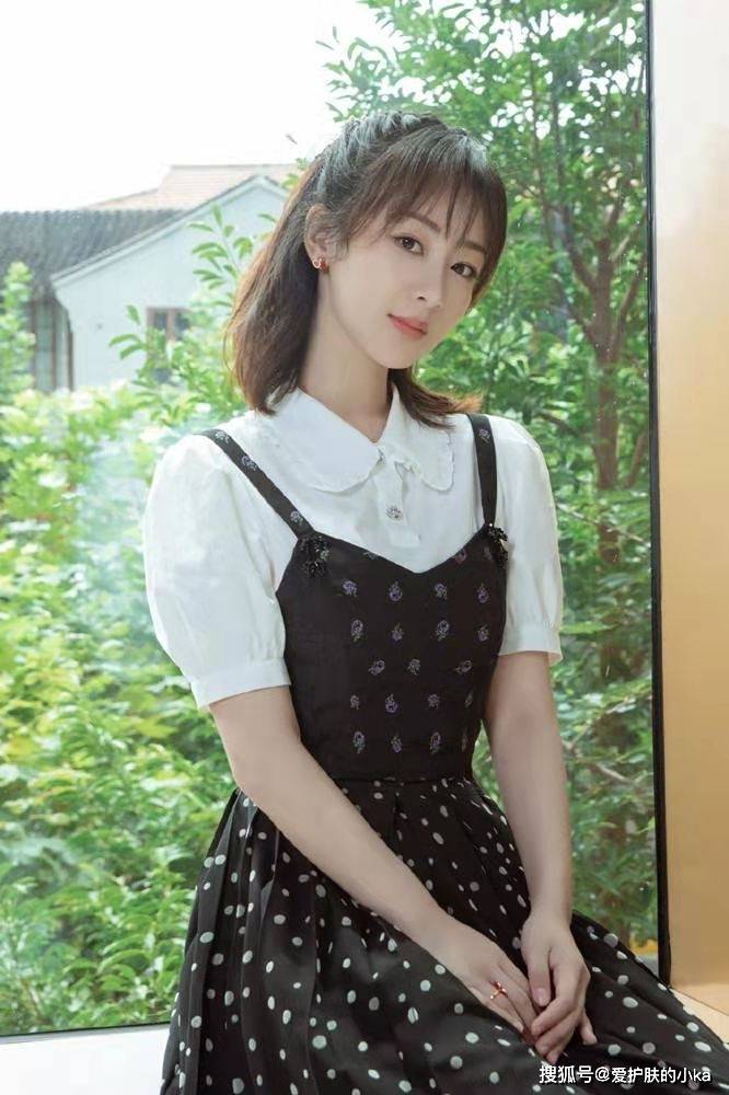 身材|杨紫叠穿法美出圈，搭配三种不同材质优雅又甜美，连气质都升华了