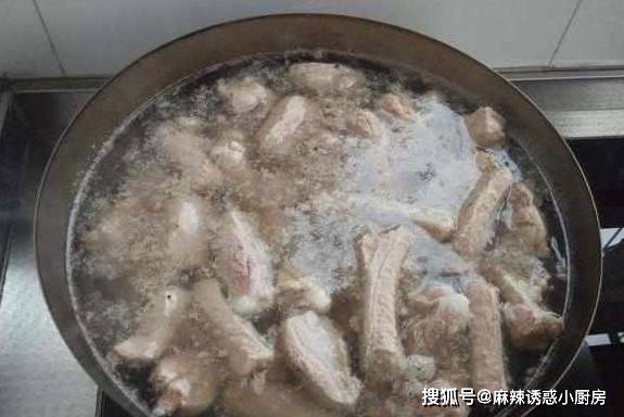 排骨汤怎么熬出来特别白 cf97dcd234a6470eb71c28631f6cce9c.jpeg