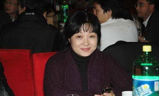 在丈夫去世后,葛优为她养儿冯小刚替她还债,并为丈夫守寡15年_张秋芳