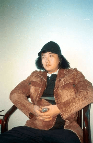 孙楠只是一个名不见经传的艺人,而买红妹已经是家喻户晓的演员,按理说