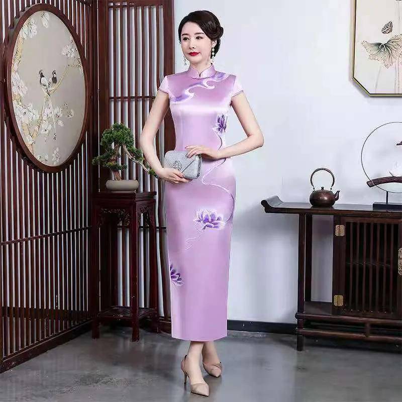 用餐|旗袍美在韵味不只是表现在穿着特体，更在于气质端庄，雅在仪态！