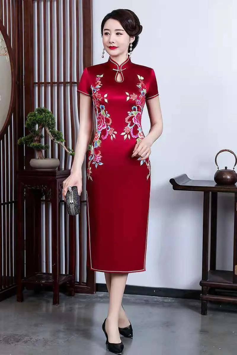 用餐|旗袍美在韵味不只是表现在穿着特体，更在于气质端庄，雅在仪态！