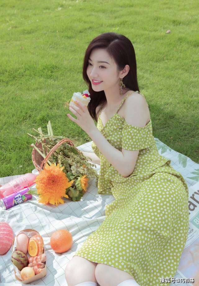 颜色|景甜又变白了，最近美照白到发光，美得好像一幅油画