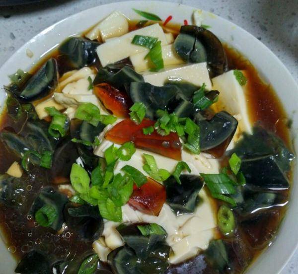 最简单的家常凉拌豆腐怎么做的 8116ccc171324605bfa88e5f66722f6a.jpeg