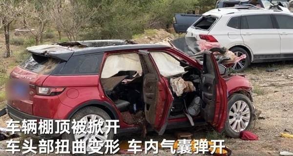 于月仙车祸地一年上百头牲畜被撞死：两侧没有护栏，常有骆驼经过