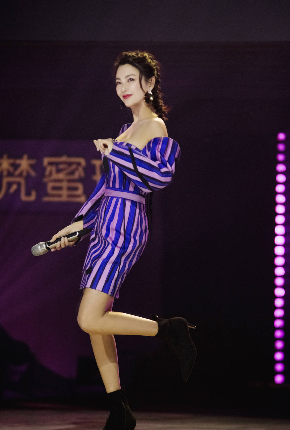 黑色|张雨绮和小8岁男友在一起后更少女了，34岁像18的秘诀是？