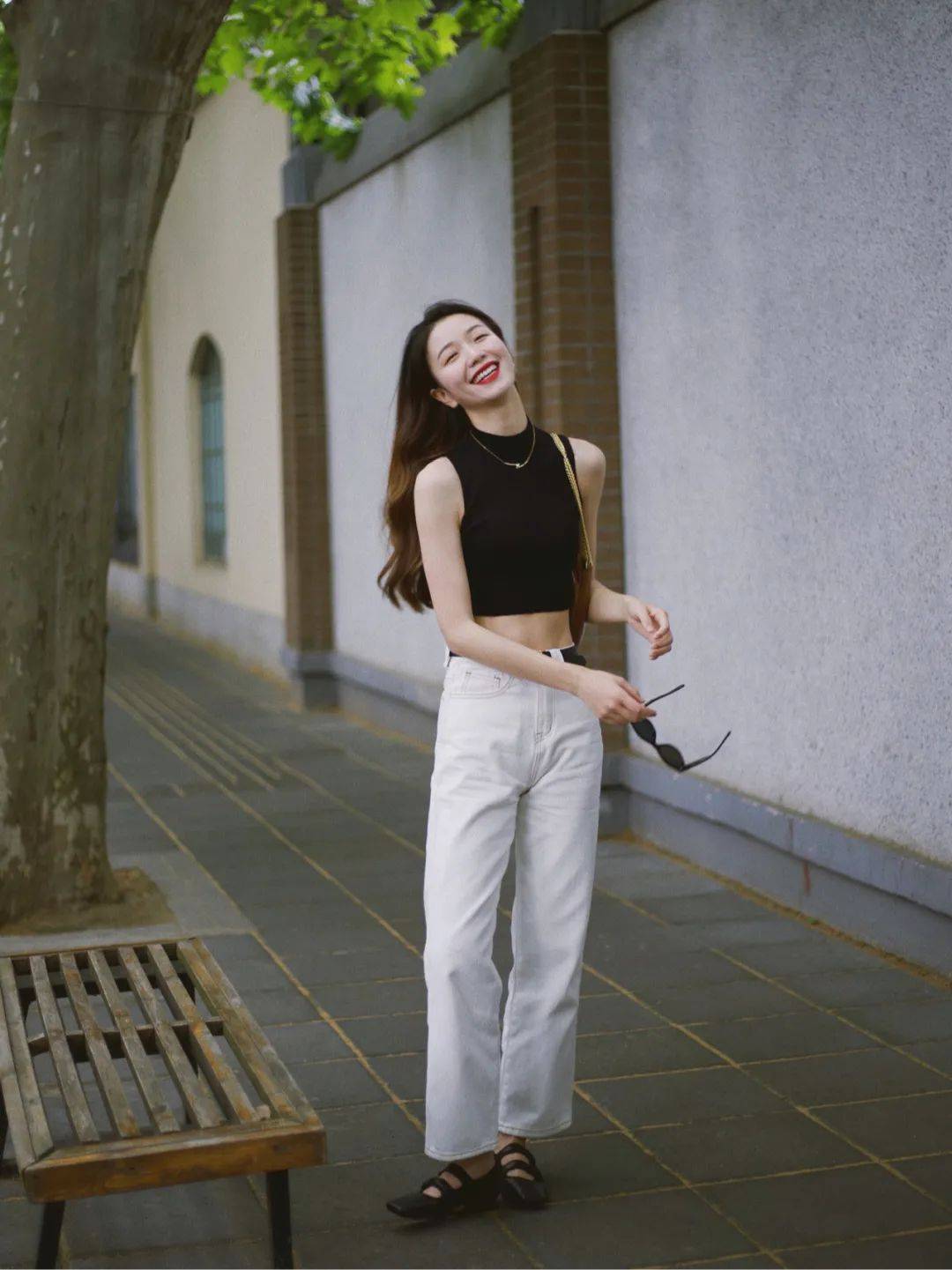 配饰|基础款的衣服究竟怎么穿时髦,怎么穿高级?