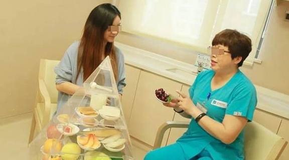 因为|怀孕期间，孕妈牢记这4个饮食注意事项，别因为乱吃伤害到胎儿