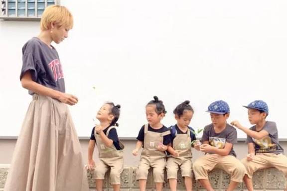 生活|为生女儿有多拼？一胎生2子，二胎生3子，从小就把儿子当成女儿养