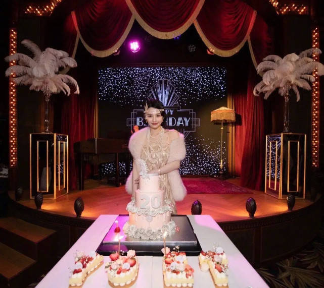 邱淑贞|53岁邱淑贞为女儿庆生!沈月穿貂皮戴珍珠项链美成顶级名媛,气质佳