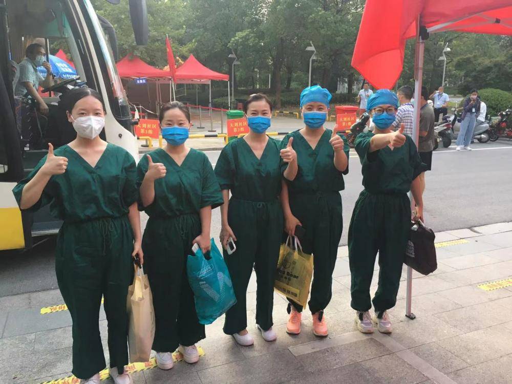 采样|徐州市东方人民医院援扬采样队员中成立党员先锋队——让党旗高扬在抗疫一线