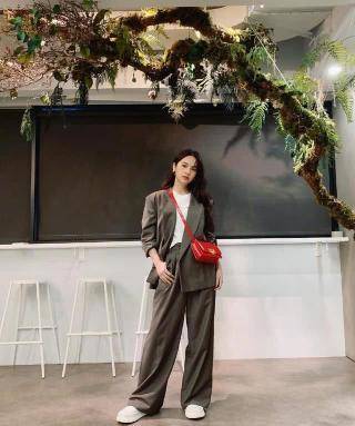 杨丞琳|杨丞琳戴口罩穿小熊衣，过年坚持运动，室内也要又美又安全！