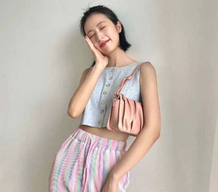 韩系|韩系穿搭才是亚洲girl的风向标！色系柔和日常感十足，照搬也别致！