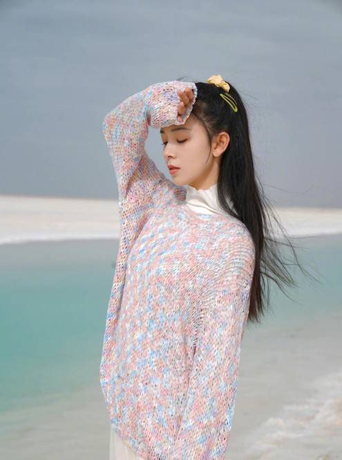 公主|陈瑶少女感真浓,好身材轻松驾驭露腰针织,清纯仙美随拍也一样美!