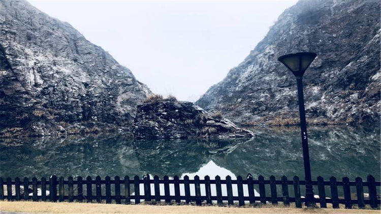 杭州最名不副实网红景点，景区就一片湖加两座山，网友：全靠滤镜
