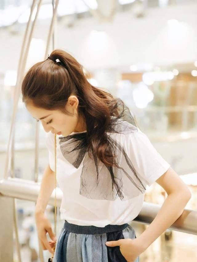 时尚|陈钰琪又瘦又美，私服穿搭甜美时髦，难怪老板唐嫣力捧