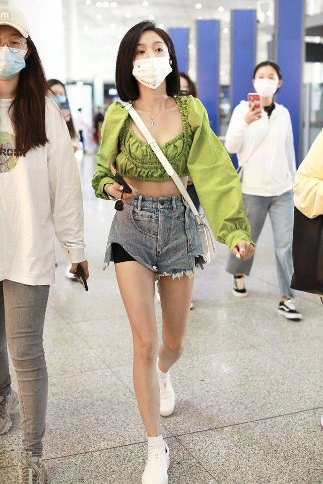 身材|吴宣仪清凉减龄穿搭 满满少女风