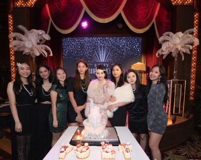 邱淑贞|53岁邱淑贞为女儿庆生!沈月穿貂皮戴珍珠项链美成顶级名媛,气质佳