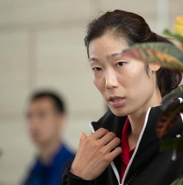 整体|女排队长朱婷私下真会穿，就算是朴素的运动服，也穿出了时尚感