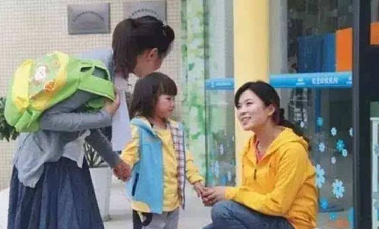 同伴|孩子进入幼儿园后，反而染上坏习惯？3招教你如何应对