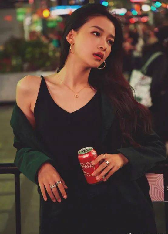 大气|女星们港风神图大赏：热巴贵气，杨幂氛围感强，鞠婧祎脱胎换骨