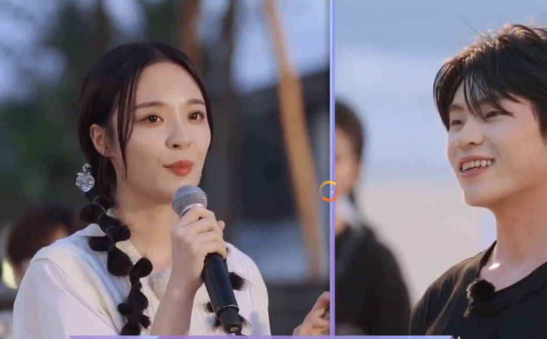众人起哄让隔壁老樊亲吻女友他当场拒绝不行怕她爸爸看到