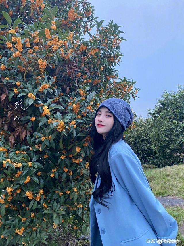 女友|“秋日女友”上线！鞠婧祎近照曝光，可盐可甜少女感十足