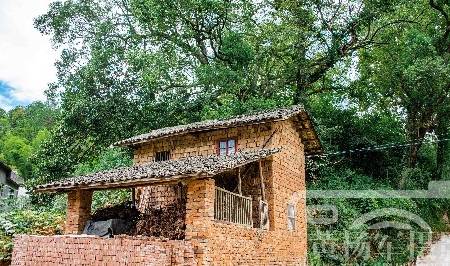 赣州黄沙村位于大山之间，江西少见的瓦房老屋很熟悉，位于赣县区