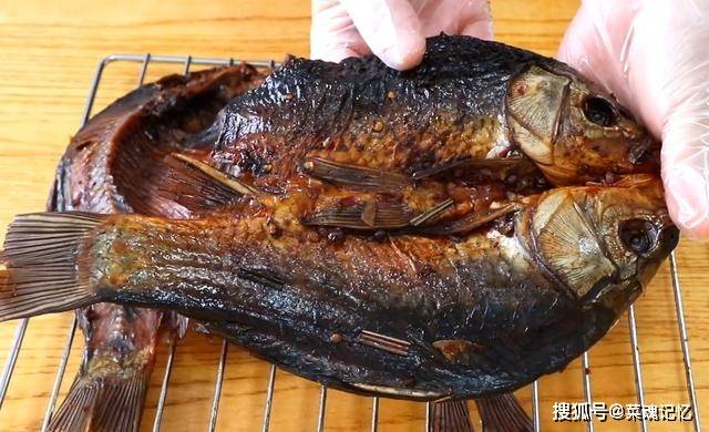 酱板鸭|湖南正宗手撕酱板鱼：酱香味十足，香辣够味，比买的更好吃，解馋