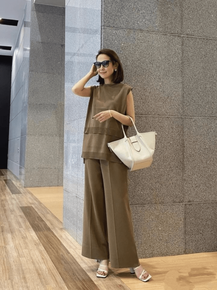 身材|50岁阿姨们这样穿真美，明明是简单基础的穿搭，看着却显贵还时髦