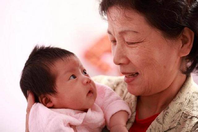 家务|想抱孙子的婆婆再也不催生二胎了，不得不说，媳妇招数实在高明