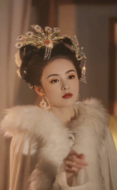 扮相|方媛七夕穿古装韵味足，仿若天外飞仙超惊艳，扮相不逊于明星演员