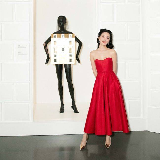 长发|太时尚了,杨采钰的法式穿搭更时髦,这4个技巧快收下!